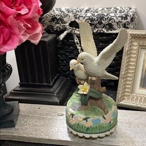 Vintage 2 Doves Music Box with Floral Base!